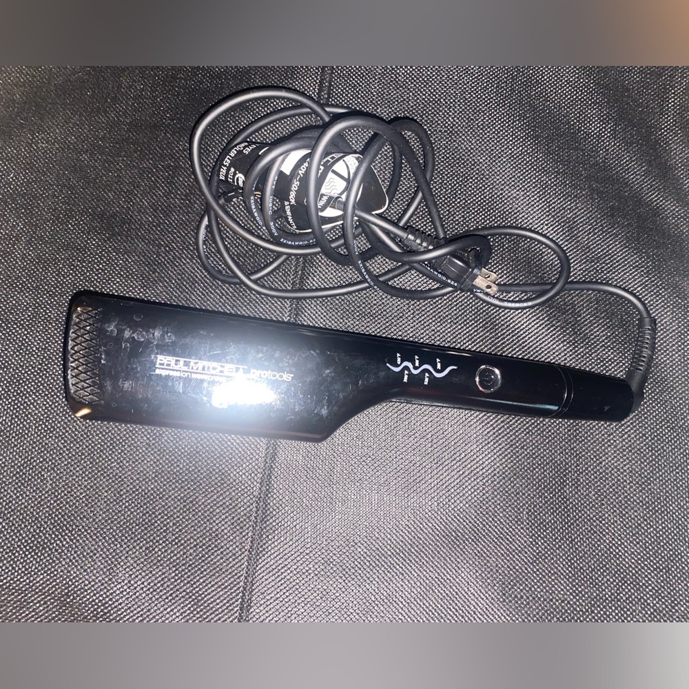 Paul Mitchell Ceramic Flat Iron - Black